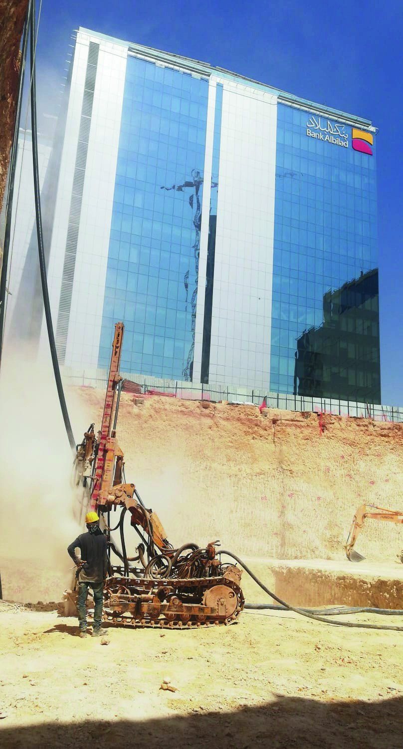 أعمال جسّ وحقن بموقع برج بنك البلاد