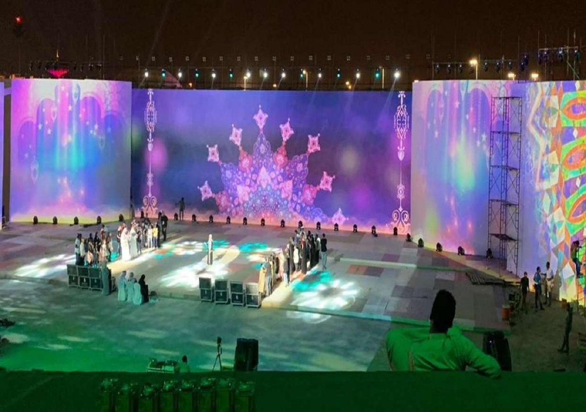 عروض بصرية على مسرح مفتوح