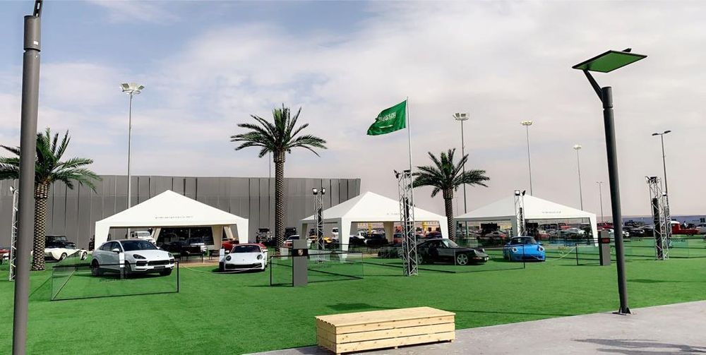 معرض السيارات بالرياض