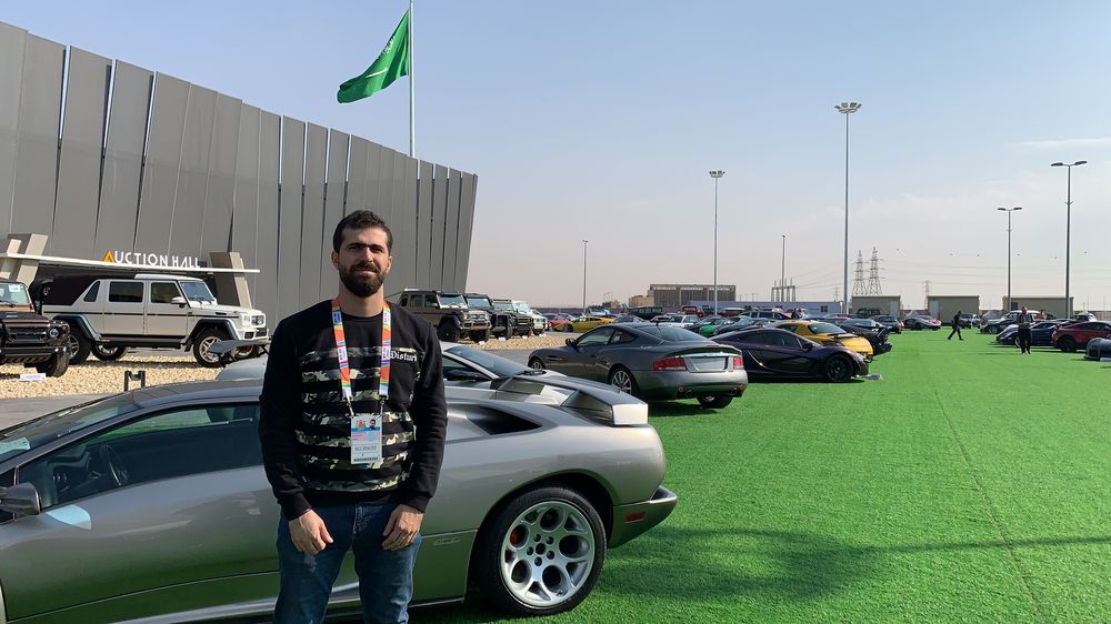 معرض السيارات بالرياض