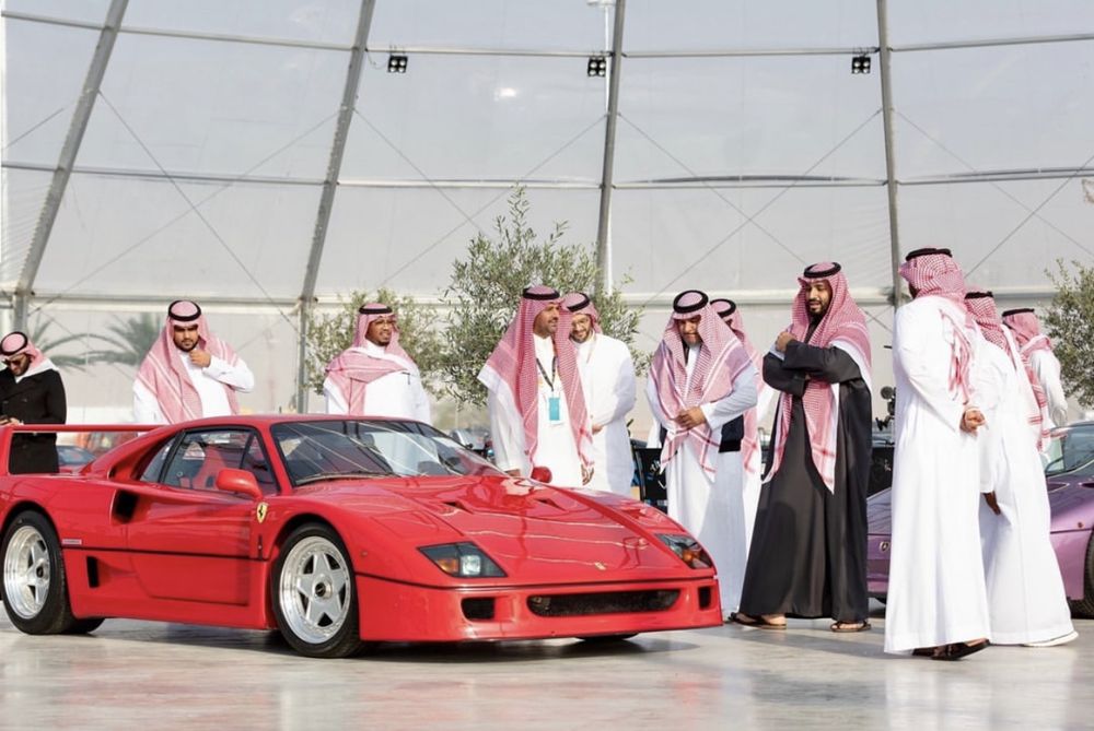 معرض السيارات بالرياض